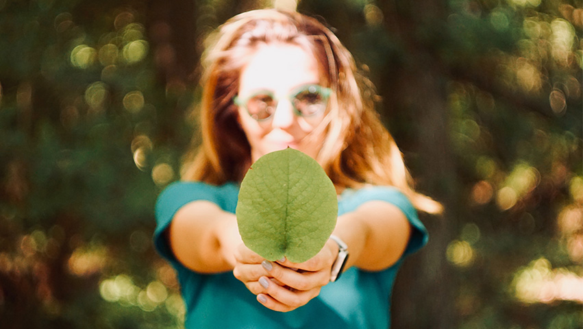 girl-with-green-leaf